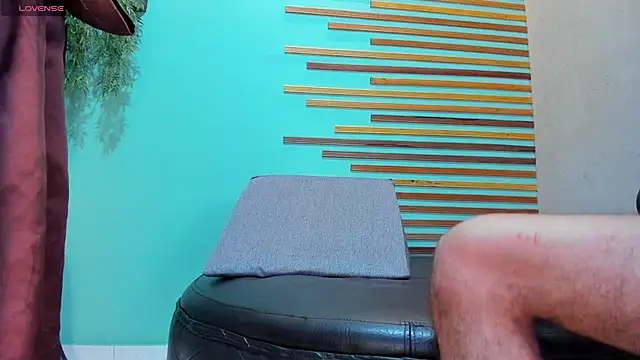 Snapshot of cristal_antoni chatting on 02.21.25 cristal antoni online show from 02.21.25