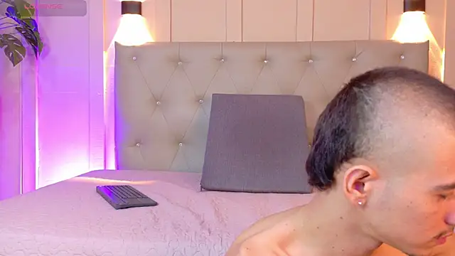 Snapshot of cristal_antoni chatting on 11.29.25 cristal antoni online show from 11.29.25