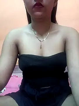 Snapshot of Eisha_20s chatting on 02.07.25 Eisha 20s online show from 02.07.25