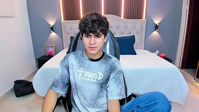 Tommy18   online show from 04.08.26