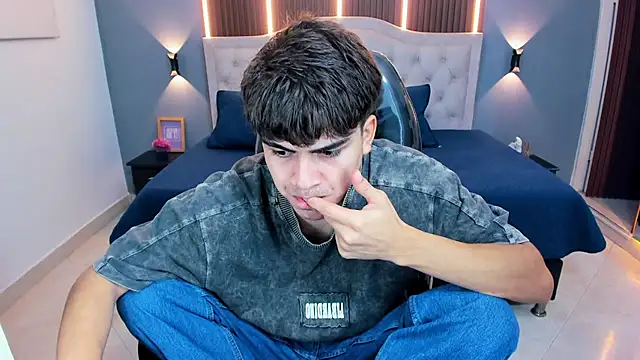 Tommy18   online show from 04.19.26