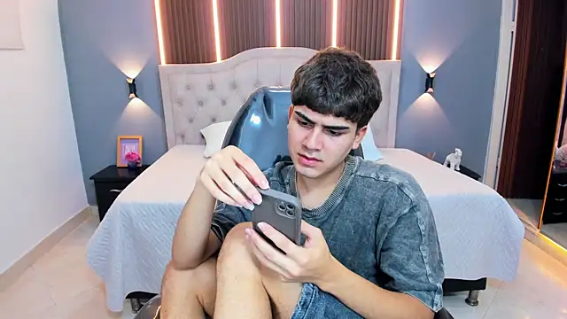 Snapshot of Tommy18__ chatting on 06.24.26 Tommy18 online show from 06.24.26