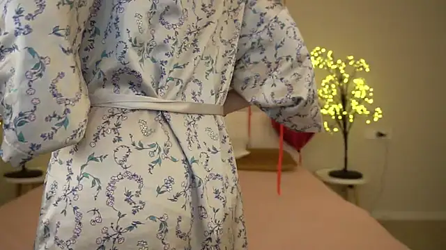 Snapshot of AnnaElys chatting on 02.14.25 AnnaElys online show from 02.14.25