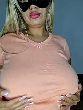 Snapshot of nonalona199999 chatting on 11.12.25 nonalona199999 online show from 11.12.25