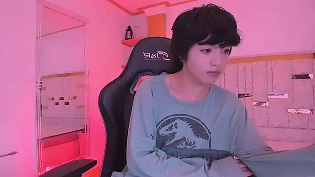 AllanYong18 online show from 03.05.25