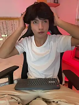 AllanYong18 online show from 03.08.25