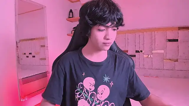 AllanYong18 online show from 03.15.25