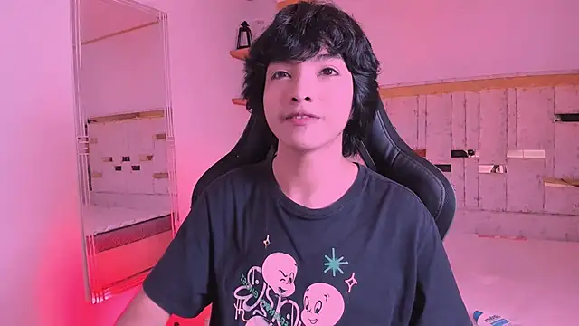 AllanYong18 online show from 03.15.25