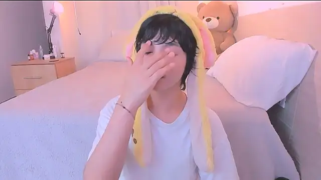 AllanYong18 online show from 10.10.25