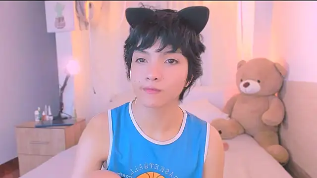 AllanYong18 online show from 10.13.25