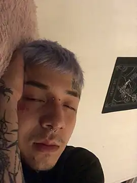 Snapshot of NubeZea chatting on 01.16.25 NubeZea online show from 01.16.25