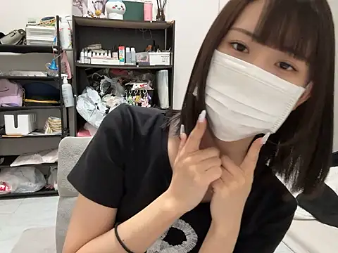Snapshot of tsu_mu_gi_ chatting on 10.13.25 tsu mu gi  online show from 10.13.25
