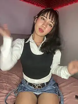 Snapshot of Catmila- chatting on 01.19.25 Catmila- online show from 01.19.25