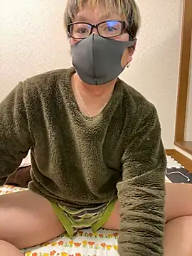 Snapshot of K0718 chatting on 02.15.25 K0718 online show from 02.15.25