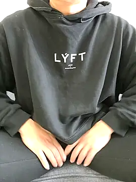 Snapshot of K0718 chatting on 03.19.25 K0718 online show from 03.19.25