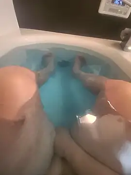 Snapshot of K0718 chatting on 02.19.26 K0718 online show from 02.19.26