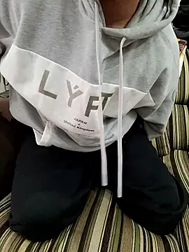 Snapshot of K0718 chatting on 02.20.26 K0718 online show from 02.20.26