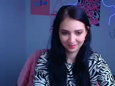 Snapshot of Amalia_amor chatting on 10.31.25 Amalia amor online show from 10.31.25
