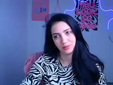 Snapshot of Amalia_amor chatting on 11.17.25 Amalia amor online show from 11.17.25