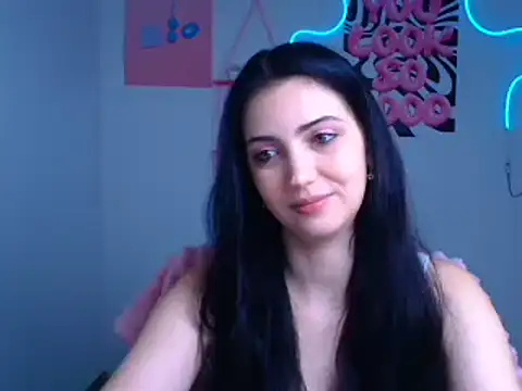 Snapshot of Amalia_amor chatting on 11.18.25 Amalia amor online show from 11.18.25