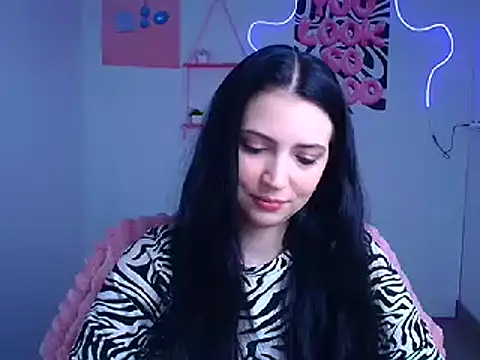 Snapshot of Amalia_amor chatting on 11.21.25 Amalia amor online show from 11.21.25