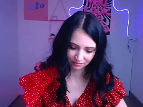 Snapshot of Amalia_amor chatting on 11.25.25 Amalia amor online show from 11.25.25