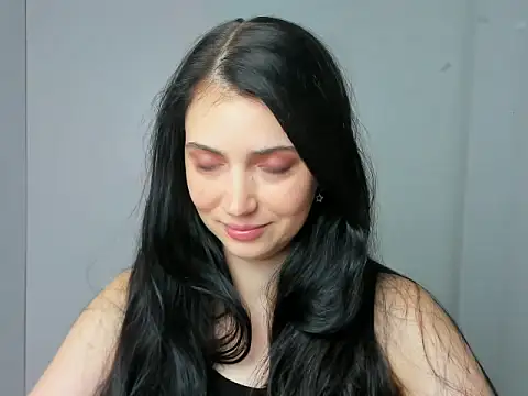 Snapshot of Amalia_amor chatting on 11.30.25 Amalia amor online show from 11.30.25