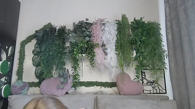 Snapshot of scyrim2 chatting on 03.07.25 scyrim2 online show from 03.07.25