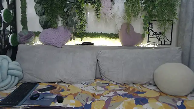 Snapshot of scyrim2 chatting on 03.18.25 scyrim2 online show from 03.18.25