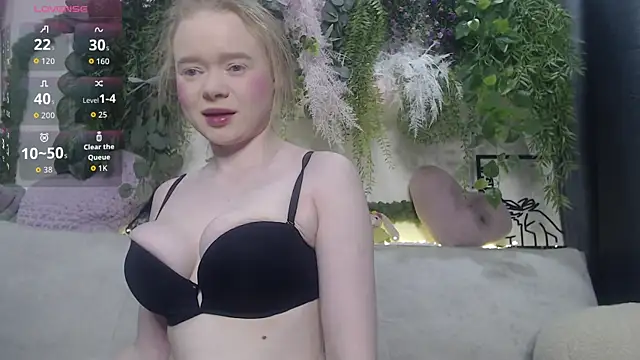 Snapshot of scyrim2 chatting on 11.14.25 scyrim2 online show from 11.14.25