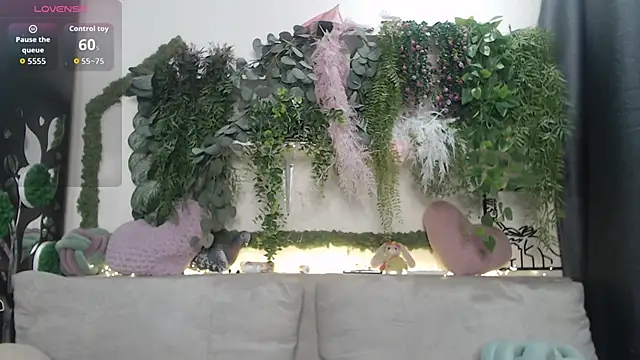 Snapshot of scyrim2 chatting on 11.15.25 scyrim2 online show from 11.15.25