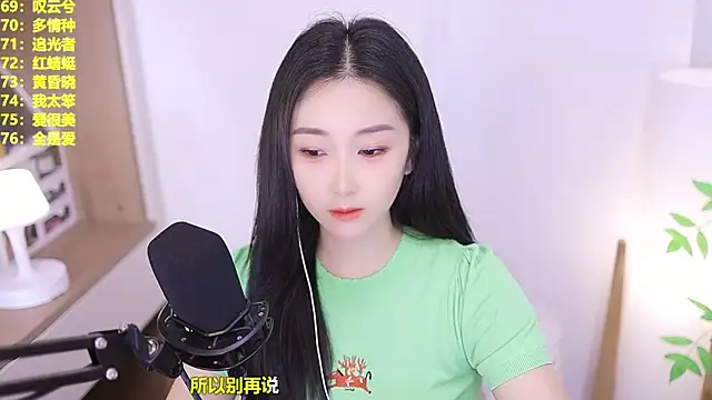 Snapshot of Muzi-sing chatting on 06.20.26 Muzi-sing online show from 06.20.26