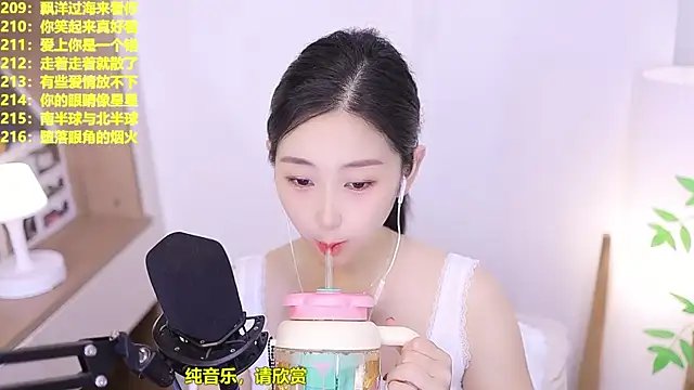 Snapshot of Muzi-sing chatting on 06.22.26 Muzi-sing online show from 06.22.26