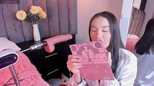 Snapshot of chelsea_bolton_ chatting on 10.22.25 chelsea bolton online show from 10.22.25