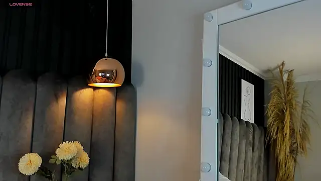 Snapshot of chelsea_bolton_ chatting on 10.29.25 chelsea bolton online show from 10.29.25