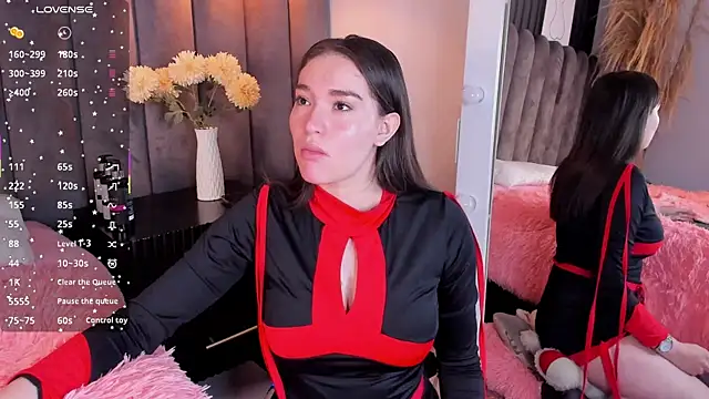 Snapshot of chelsea_bolton_ chatting on 10.31.25 chelsea bolton online show from 10.31.25