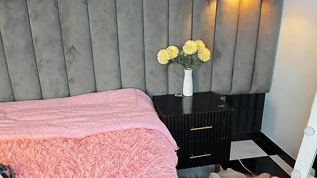 Snapshot of chelsea_bolton_ chatting on 11.19.25 chelsea bolton online show from 11.19.25