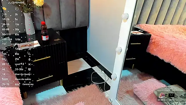 Snapshot of chelsea_bolton_ chatting on 11.30.25 chelsea bolton online show from 11.30.25