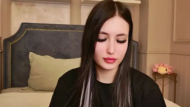 Snapshot of EmmaLawrens chatting on 04.02.26 EmmaLawrens online show from 04.02.26