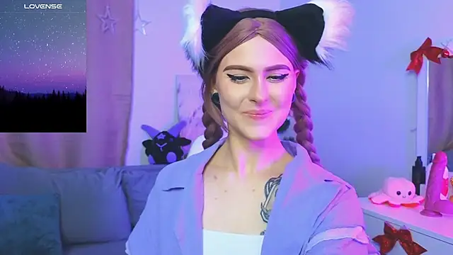 Snapshot of Emily__Mooree chatting on 01.19.25 Emily Mooree online show from 01.19.25