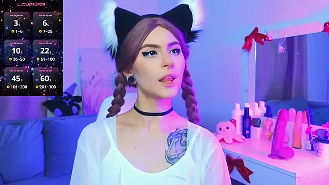 Snapshot of Emily__Mooree chatting on 01.24.25 Emily Mooree online show from 01.24.25