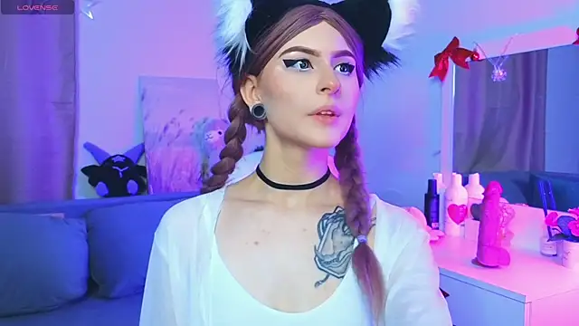 Snapshot of Emily__Mooree chatting on 01.27.25 Emily Mooree online show from 01.27.25