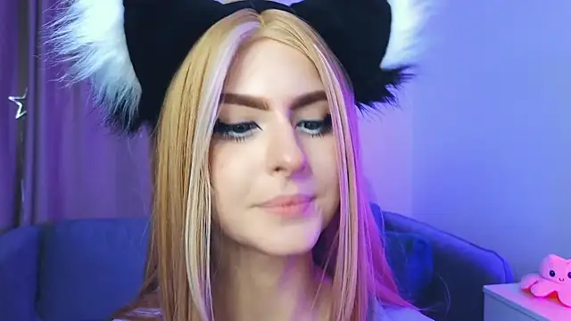 Snapshot of Emily__Mooree chatting on 02.10.25 Emily Mooree online show from 02.10.25