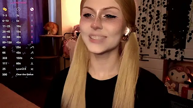 Snapshot of Emily__Mooree chatting on 10.07.25 Emily Mooree online show from 10.07.25