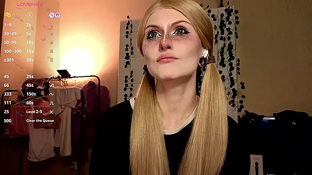 Snapshot of Emily__Mooree chatting on 10.18.25 Emily Mooree online show from 10.18.25