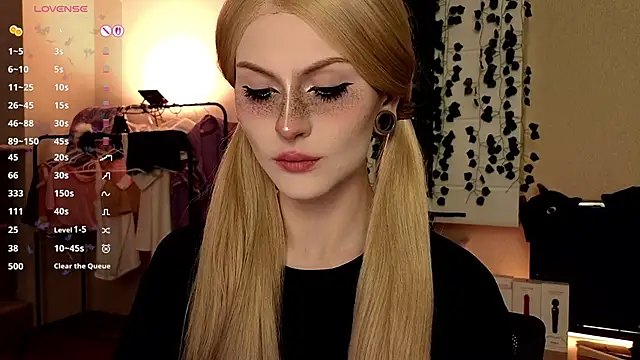 Snapshot of Emily__Mooree chatting on 10.19.25 Emily Mooree online show from 10.19.25