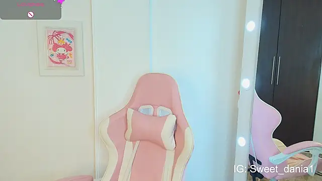 Snapshot of sweet_dania_ chatting on 03.09.25 sweet dania online show from 03.09.25