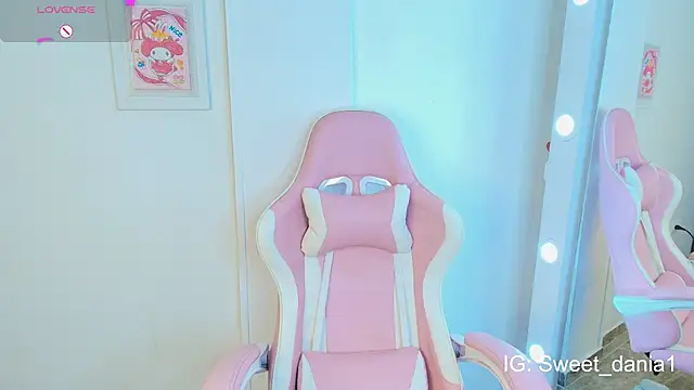 Snapshot of sweet_dania_ chatting on 03.11.25 sweet dania online show from 03.11.25