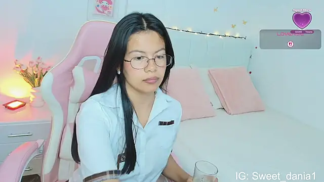 Snapshot of sweet_dania_ chatting on 09.25.25 sweet dania online show from 09.25.25