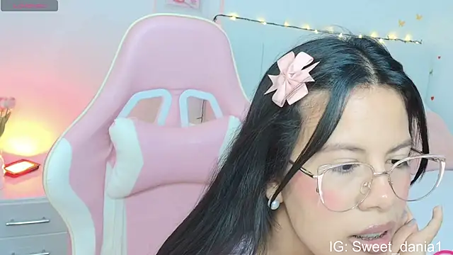 Snapshot of sweet_dania_ chatting on 09.29.25 sweet dania online show from 09.29.25